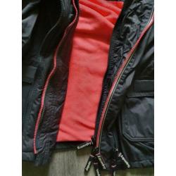 Superdry tussenjas valt als s / smalle m