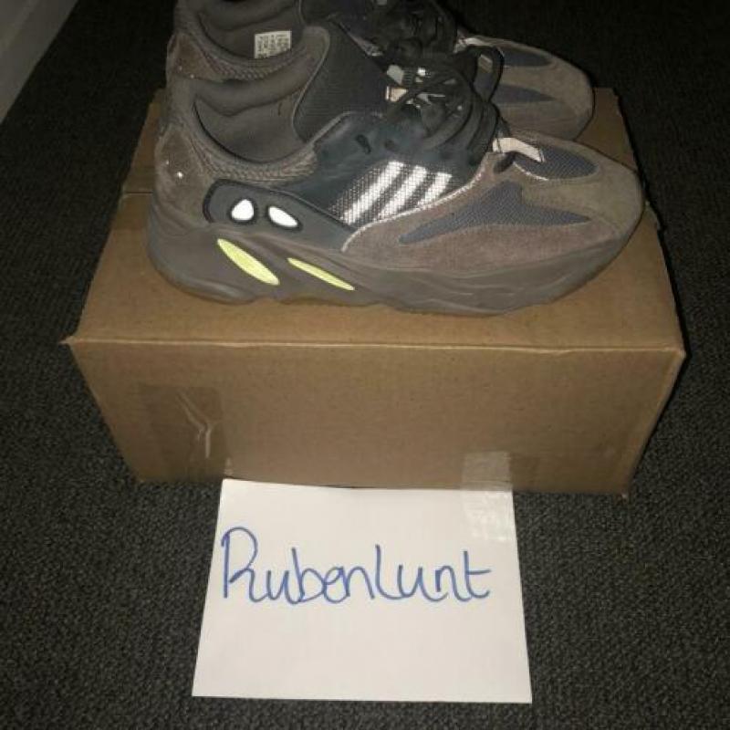 Adidas Yeezy Boost 700 “Mauve” Size 42 2/3