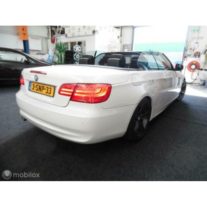 BMW 320d Cabriolet High Executive automaat wit