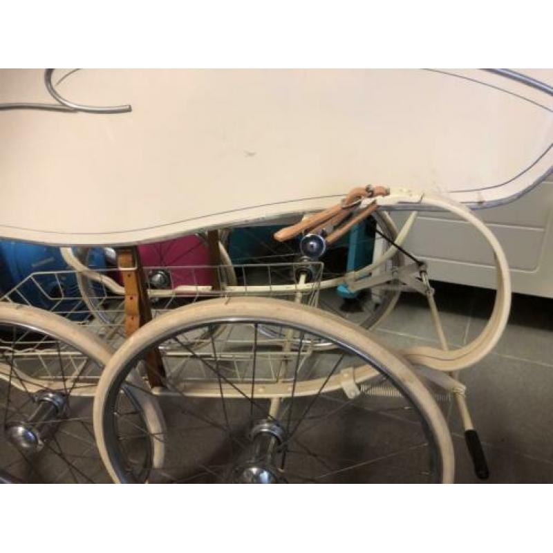 Retro blauw/witte kinderwagen (jaren 50/60)