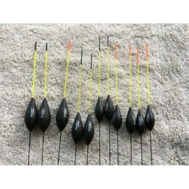 adv 114 / NIEUW set 11 dobbers MONDIAL F