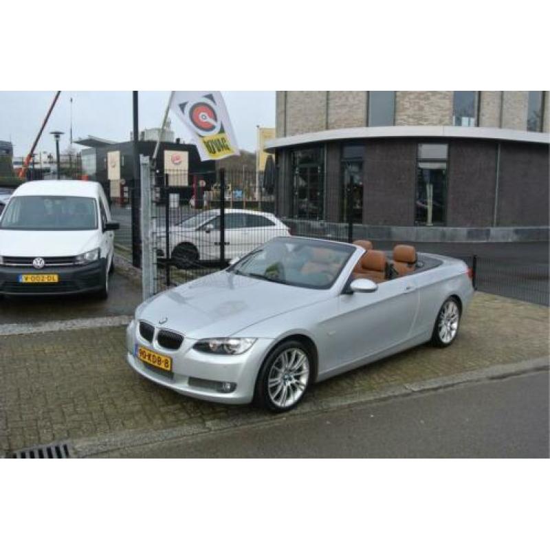 BMW 3 Serie Cabrio 335i High Executive Dealer onderhouden..