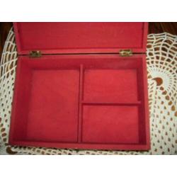 Beuken houten kistje met rood vilt