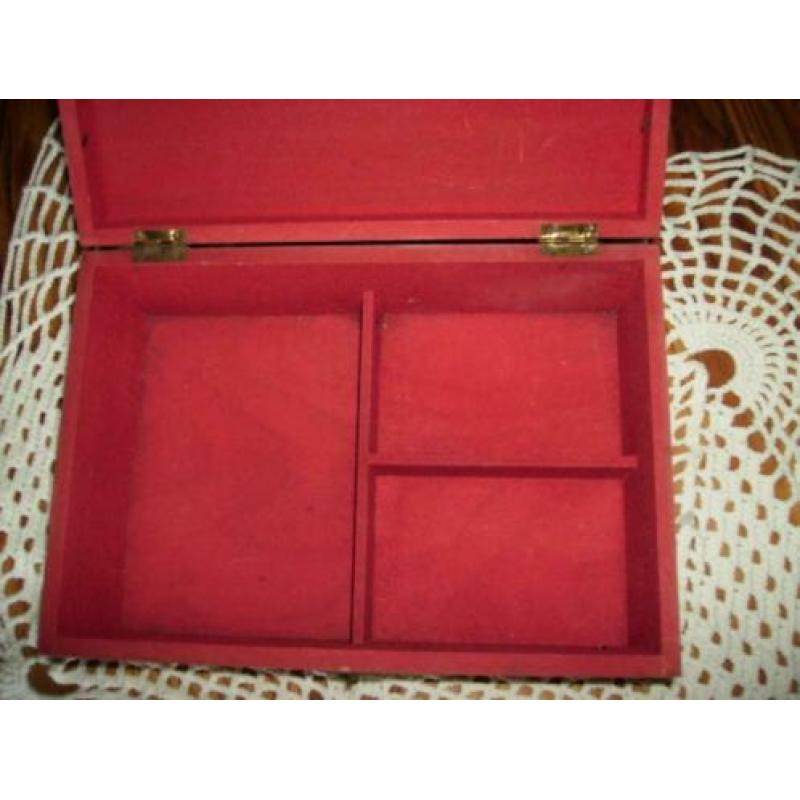 Beuken houten kistje met rood vilt