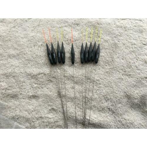 adv 133 / NIEUW set 10 dobbers MONDIAL F
