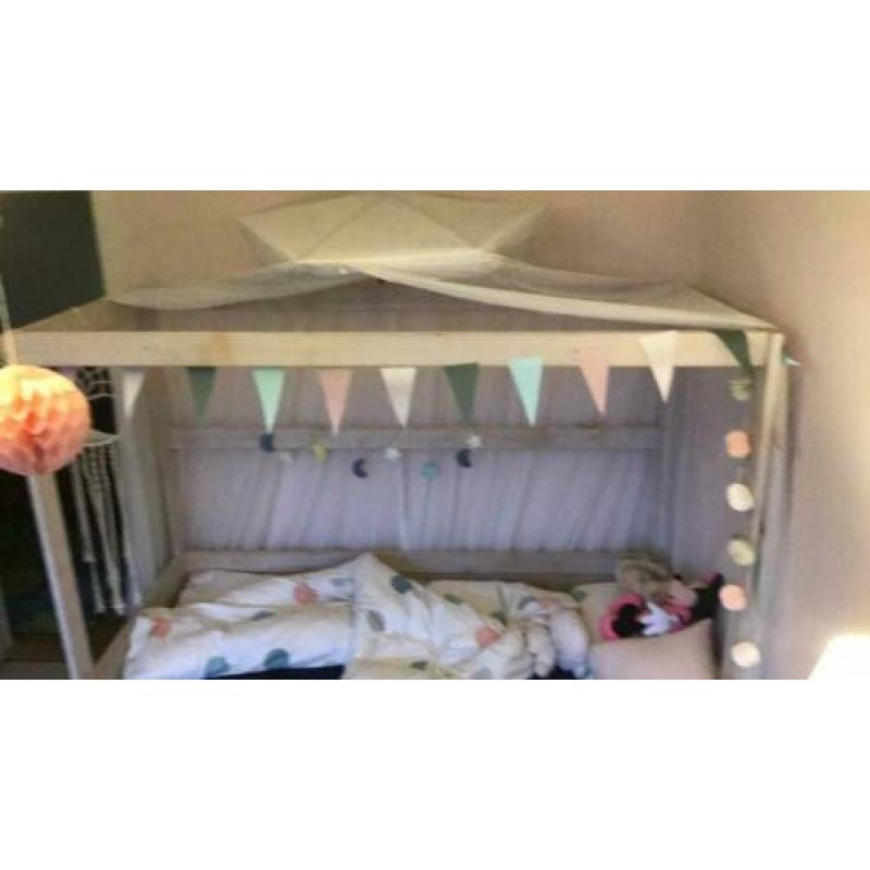 Lifetime foldable bed for kids in splendid condition.