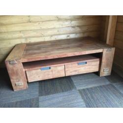 Handgemaakte zware massief houten salontafel 146x80x45 cm