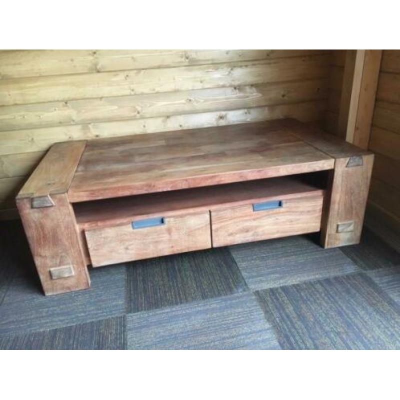 Handgemaakte zware massief houten salontafel 146x80x45 cm