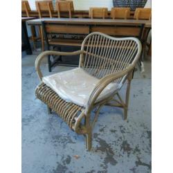 Nieuwe rotan fauteuil met kussen