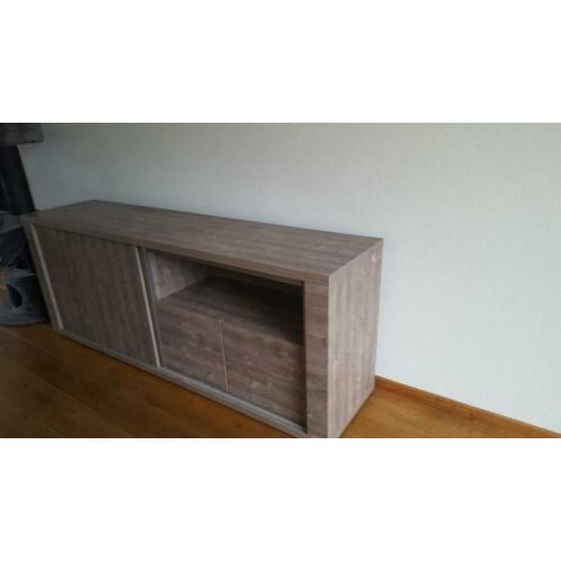 Dressoir, eettafel, salontafel en tvmeubel