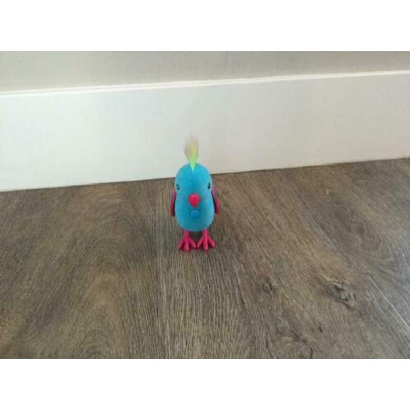 Fluitend vogeltje in kooi