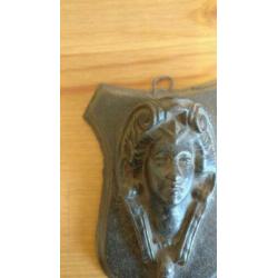 Wapenschild hoofd van vrouw, (giet)ijzer, midden 19e eeuw