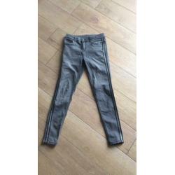 Zgan grijze skinny jeans met bies maat 152