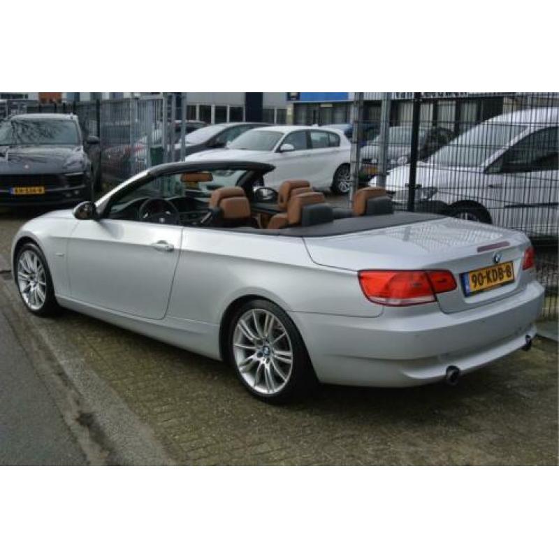 BMW 3 Serie Cabrio 335i High Executive Dealer onderhouden..