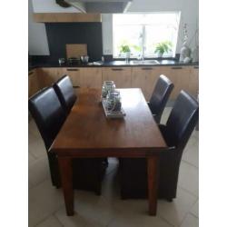 eethoek met 4 stoelen