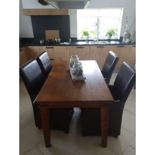 eethoek met 4 stoelen