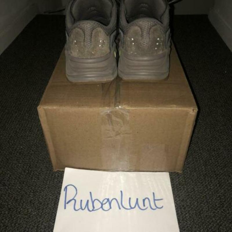 Adidas Yeezy Boost 700 “Mauve” Size 42 2/3