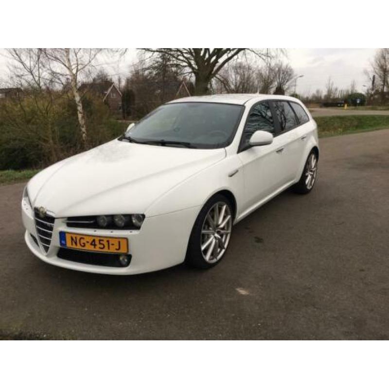 Alfa Romeo 159 Sportwagon 1.750 TBI ECO 200PK 2010 Wit
