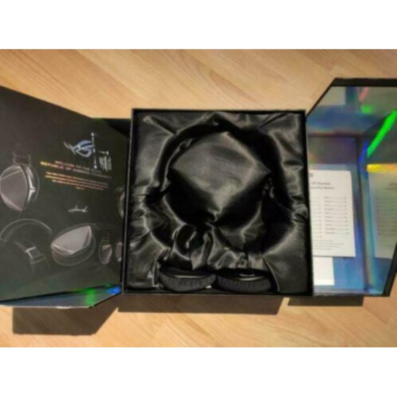 Asus ROG Strix Fusion 700
