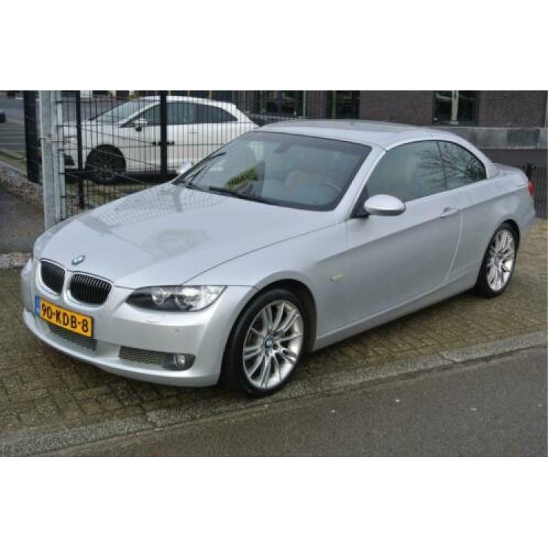 BMW 3 Serie Cabrio 335i High Executive Dealer onderhouden..