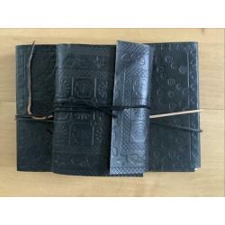 Lederen album met handgeschept papier