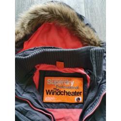 Superdry tussenjas valt als s / smalle m