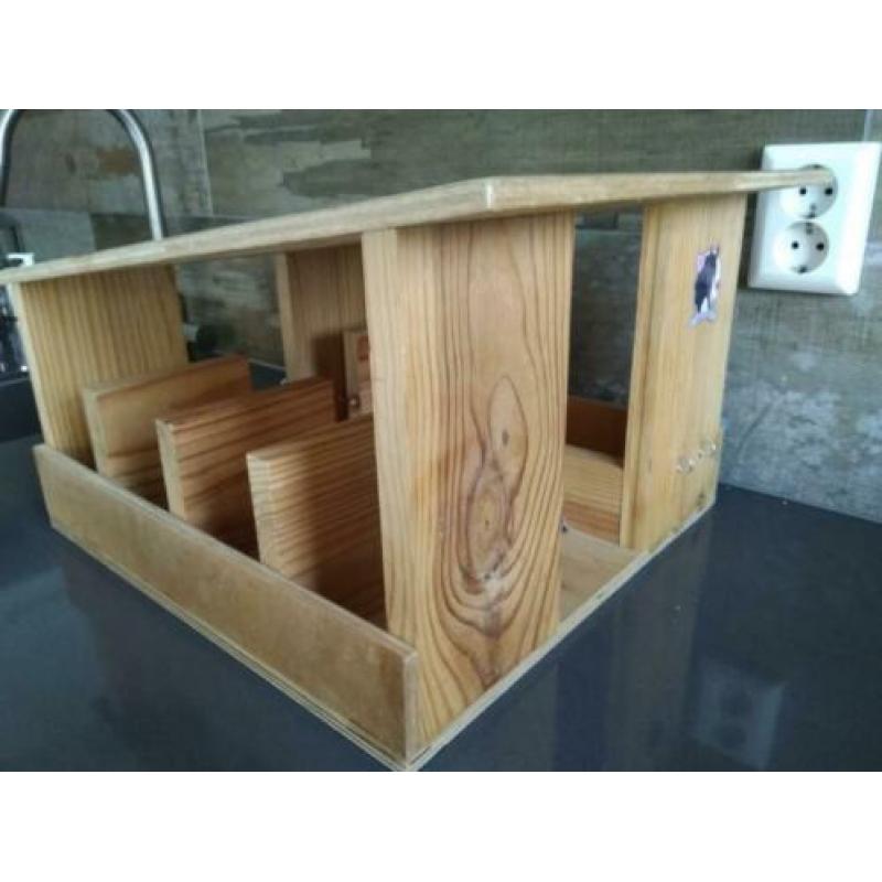 Te koop: houten manage voor schleich paarden