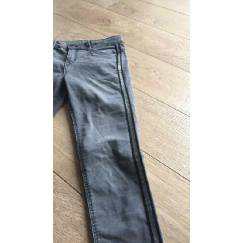 Zgan grijze skinny jeans met bies maat 152