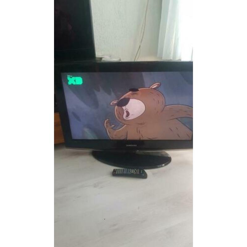 Samsung 32 inch LCD TV.
