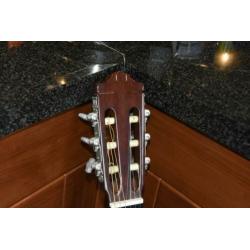 Mooie Yamaha Akoestische gitaar CG 120A + degelijke hoes