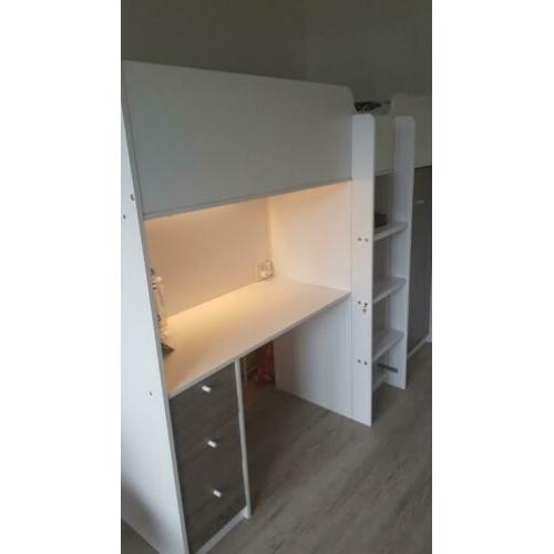 Hoogslaper met veel opbergruimte