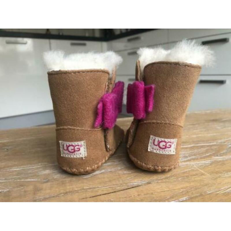 UGG laarsjes maat 16, NIEUW