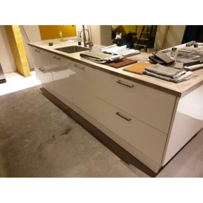 BIJNA complete keuken/kookeiland L-vorm
