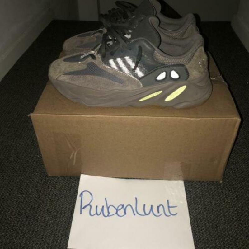 Adidas Yeezy Boost 700 “Mauve” Size 42 2/3