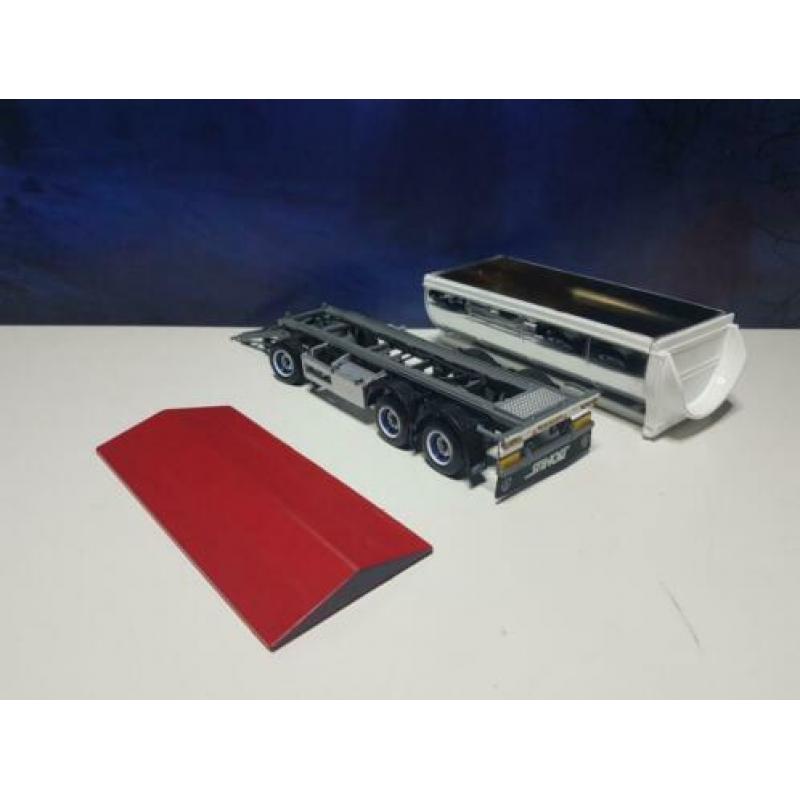 Tekno 3 Asser aanhangwagen met asfalt afzetbak
