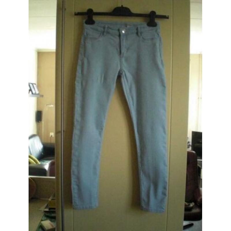 Mooie Lichtblauwe Skinny fit& Demin . Maat 146