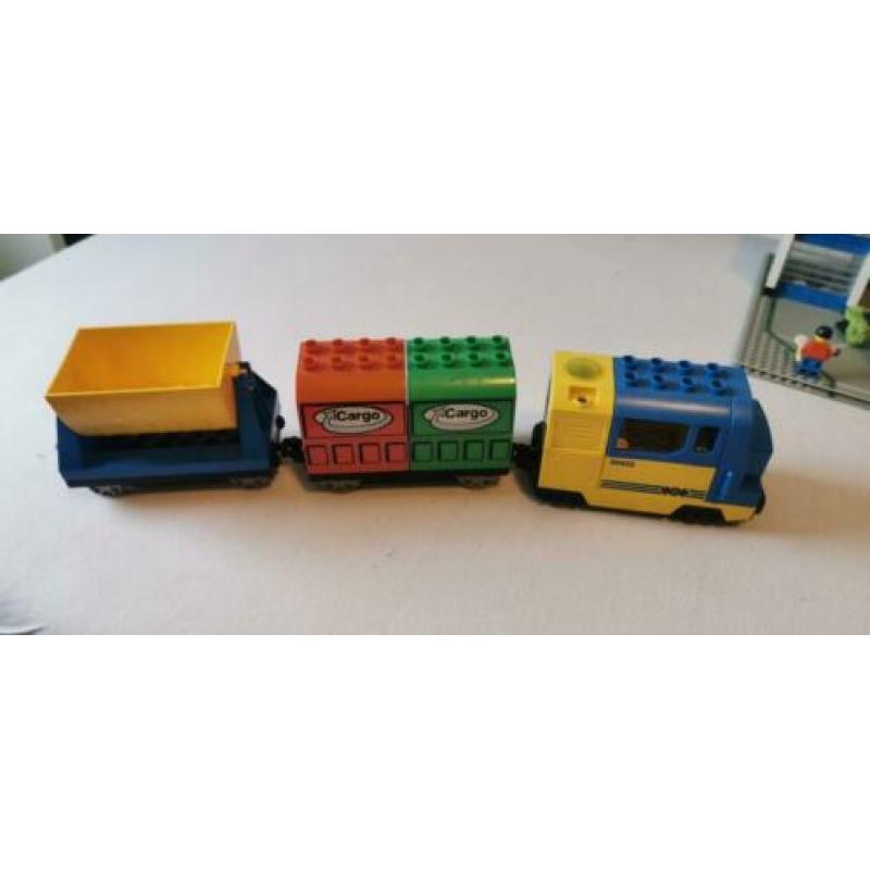 Duplo train met zeer complete rails