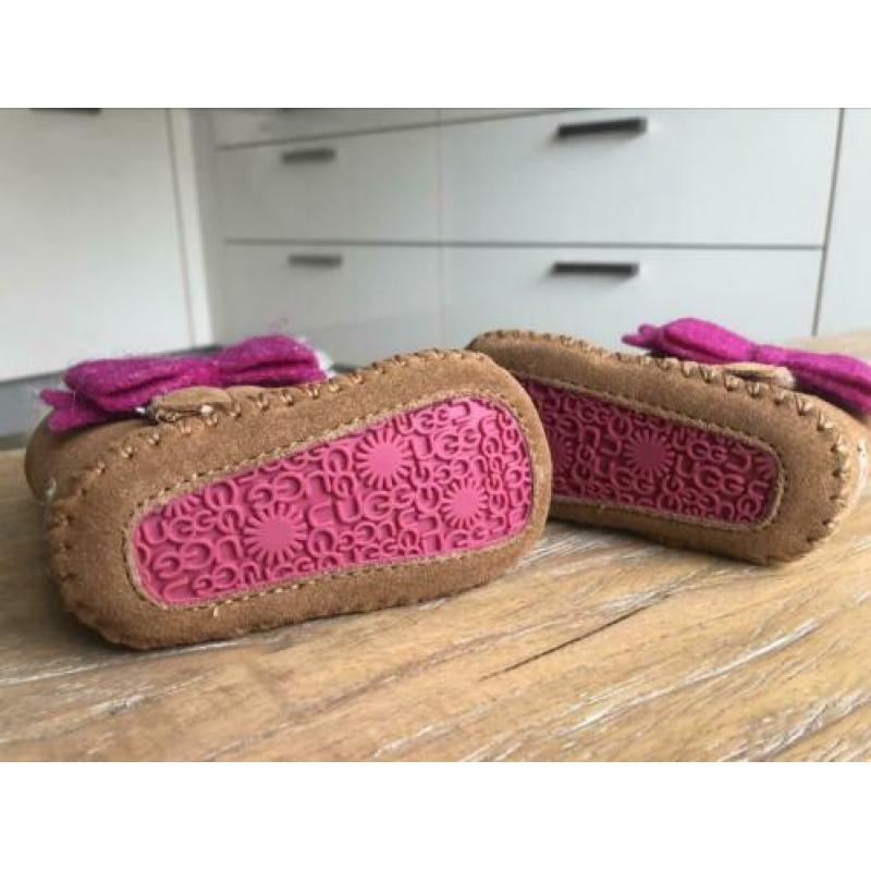 UGG laarsjes maat 16, NIEUW