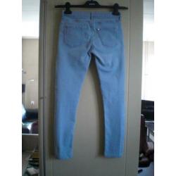 Mooie Lichtblauwe Skinny fit& Demin . Maat 146