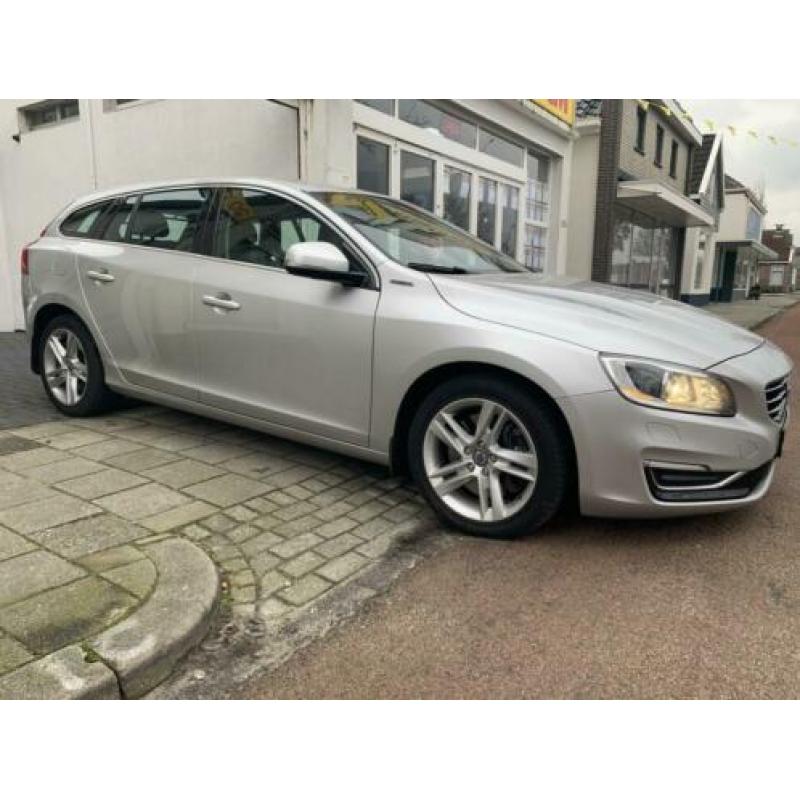 Volvo V60 2.4 D6 AWD Pl.i Sum.