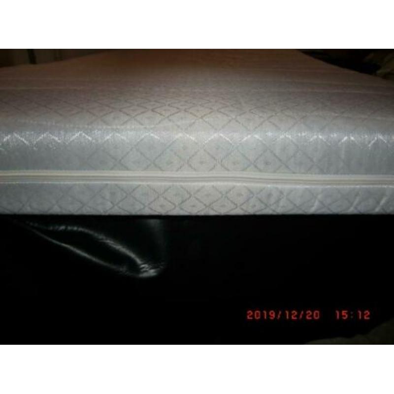 Gloednieuw !!!!! Matras 90 x 200 x 12