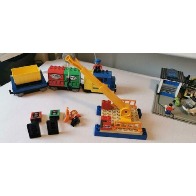 Duplo train met zeer complete rails