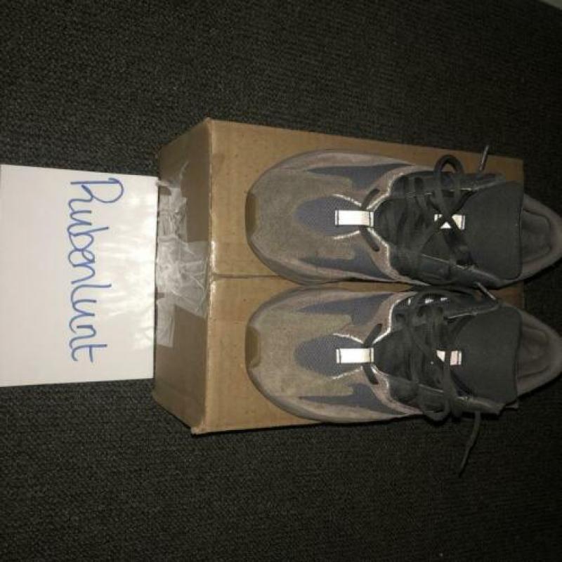 Adidas Yeezy Boost 700 “Mauve” Size 42 2/3