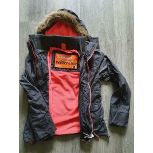 Superdry tussenjas valt als s / smalle m