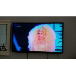 Televisie - Samsung - UE 40 EH 5300 - 102 CM - € 175.