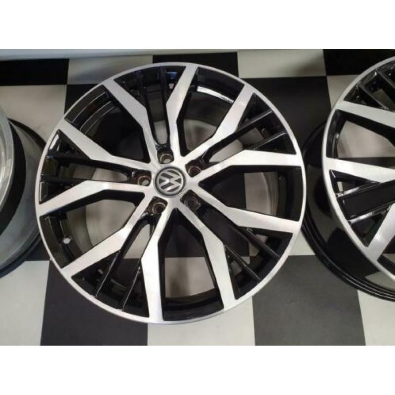 vw gti santiago velgen 19 inch orgineel 5x112