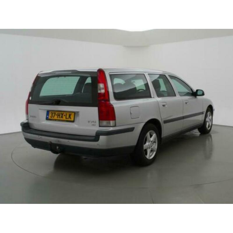 Volvo V70 2.4 D5 163 PK + CLIMATE / CRUISE CONTROL / NIEUWE