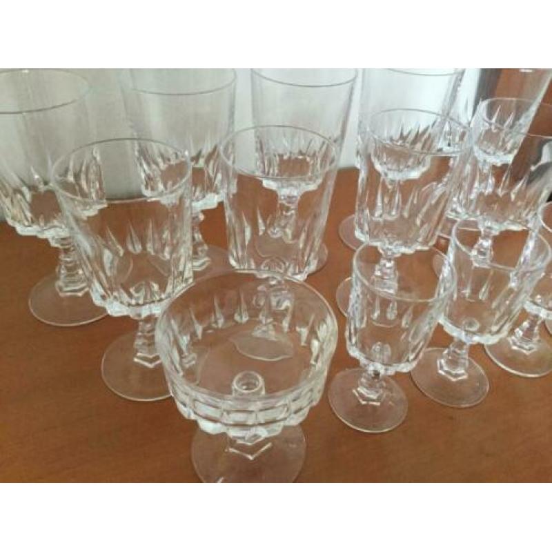 Alles moet weg 14 delen glasservies Christal d'Arques Louvre