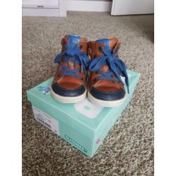 schoen jongen maat 26 bruin/ cognac blauw bunnies zgan
