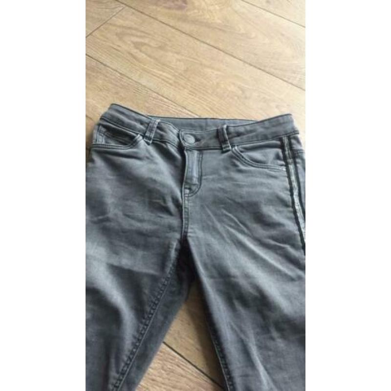 Zgan grijze skinny jeans met bies maat 152